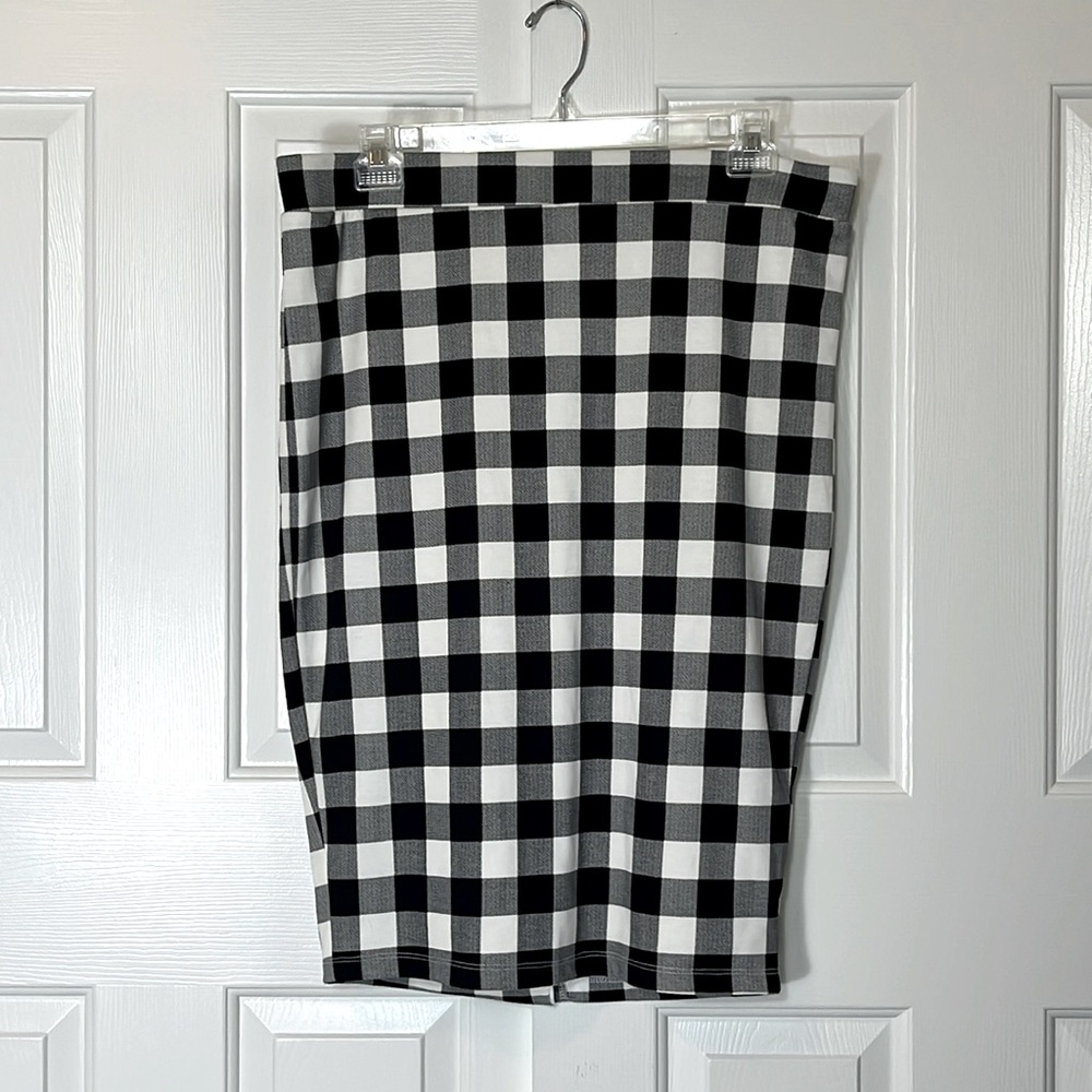 Torrid Plaid Pointe Midi Skirt, Black/White Checkered Print, size 1x - Picture 2 of 7